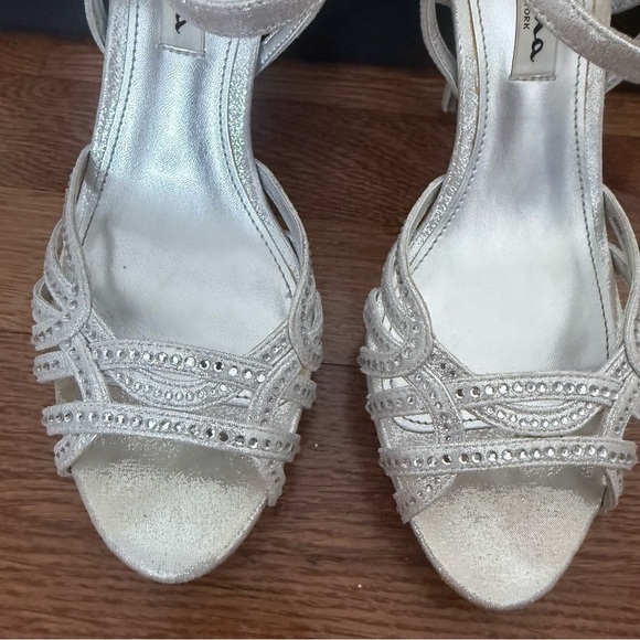 Nina Women's Flirty-Fly Silver Reflect Heels size 6 - Picture 5 of 7
